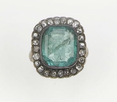 Anello con Smeraldo Colombia e Rosette di Diamante