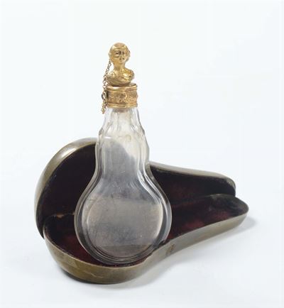 Porta Profumo in Cristallo con Chiusura Dorata
