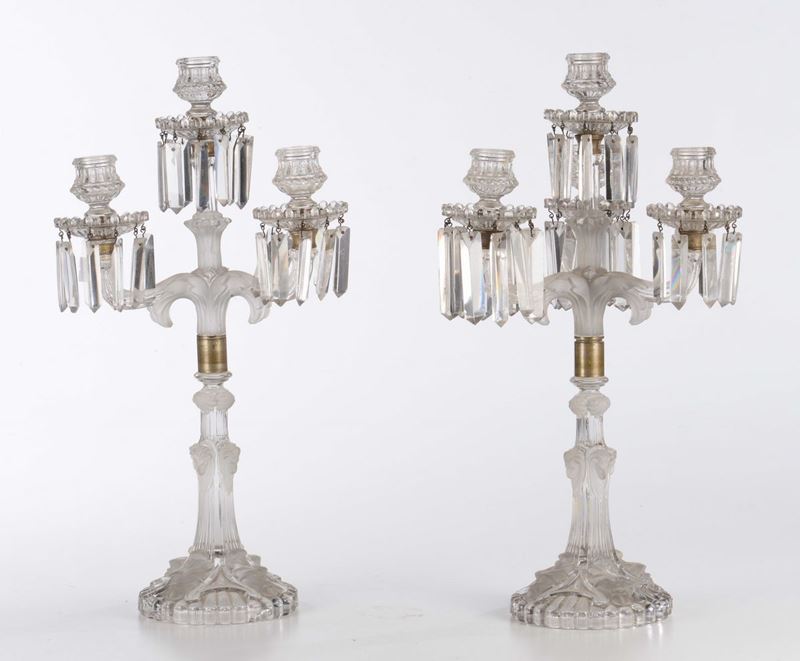 Coppia di candelabri con mascheroni in cristallo molato, Francia XX secolo  - Asta Antiquariato - Cambi Casa d'Aste
