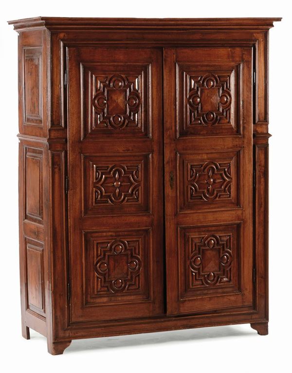Armadio pannellato a due ante, XIX secolo