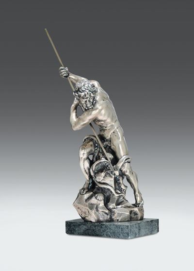 Scultura in Argento Fuso e Cesellato su Base in Marmo Verde Raffigurante Nettuno che Lotta con un...