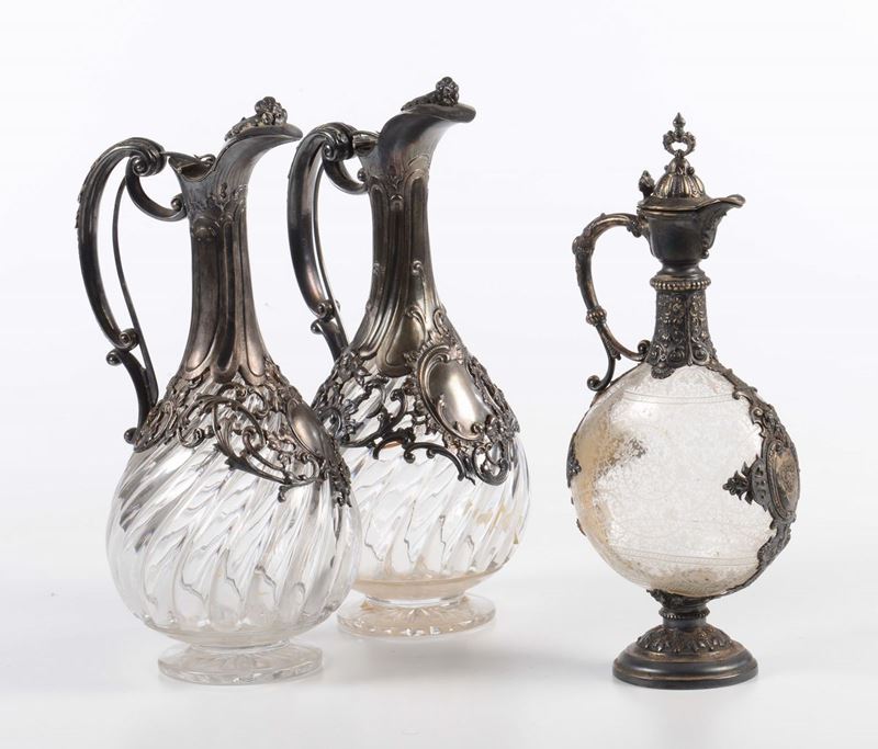 Tre caraffe cristallo con montatura in argento lavorato  - Asta Antiquariato - Cambi Casa d'Aste