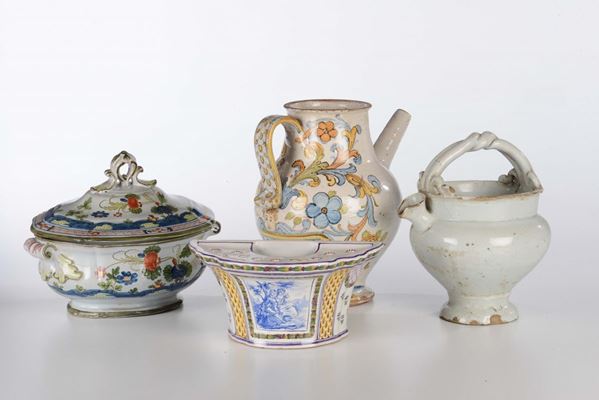 Cinque pezzi in maiolica di gusto antico, XX secolo