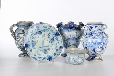 Cinque Pezzi in Maiolica di Savona, XIX-XX Secolo