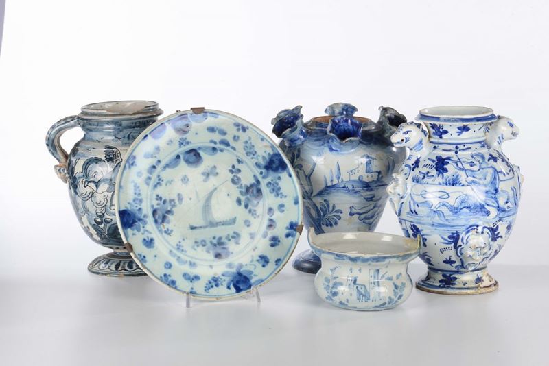 Cinque pezzi in maiolica di Savona, XIX-XX secolo  - Asta Antiquariato - Cambi Casa d'Aste