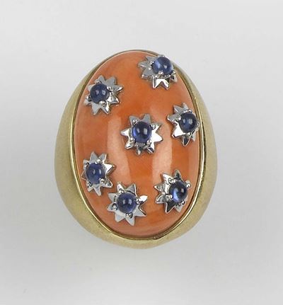 Anello con Corallo e Piccoli Zaffiri
