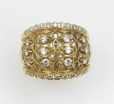 Anello a Fascia Traforata con Diamanti