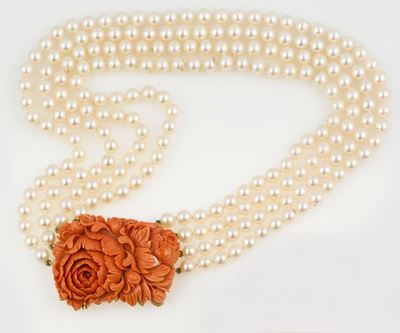 Collana a Quattro Fili di Perle con Corallo Inciso