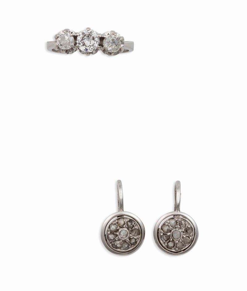 Old-cut diamond ring and a pair of diamond earrings  - Auction Jewels Timed Auction - Cambi Casa d'Aste