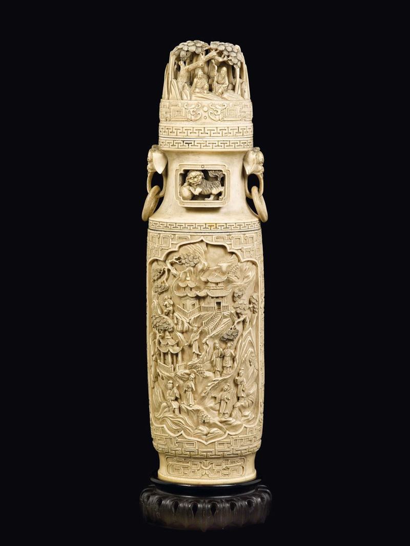 A carved ivory vase and cover with Pho dogs and figures within reserves, China, Qing Dynasty, 19th century  - Auction Fine Chinese Works of Art - Cambi Casa d'Aste