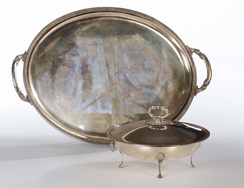 Vassoio ovale con manici e legumiera in argento  - Asta Antiquariato - Cambi Casa d'Aste