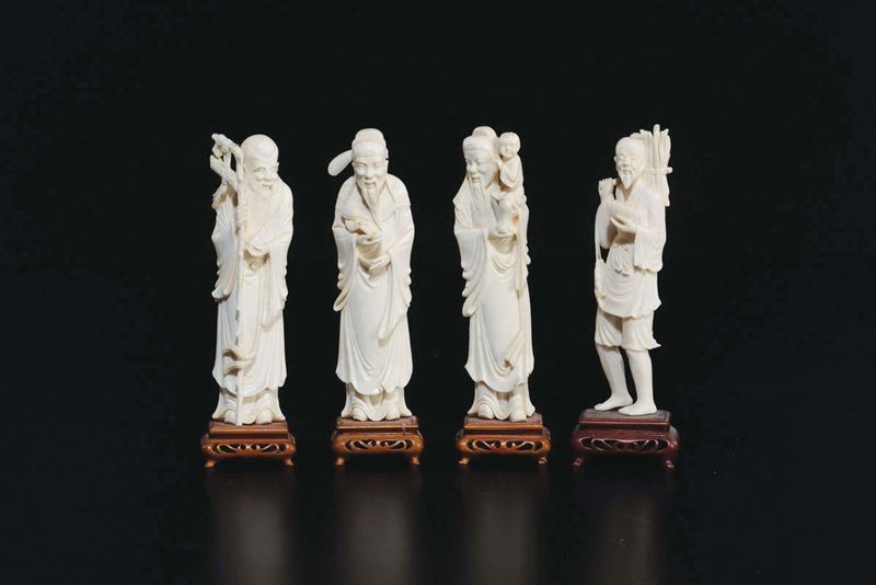 Lotto composto da quattro figure di saggi scolpiti in avorio, Cina, inizio XX secolo  - Asta Chinese Works of Art - Cambi Casa d'Aste