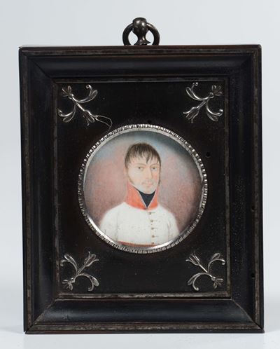 Miniatura su Avorio Raffigurante Gentiluomo in Uniforme Bianca, XIX Secolo