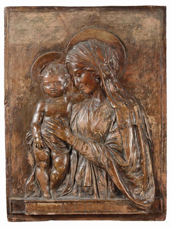 Placca in terracotta raffigurante Madonna con Bambino, nello stile del XVI secolo