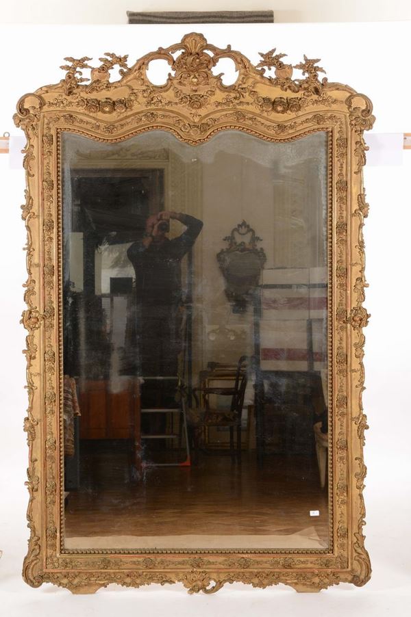 Specchiera intagliata ed interamente dorata, XIX secolo