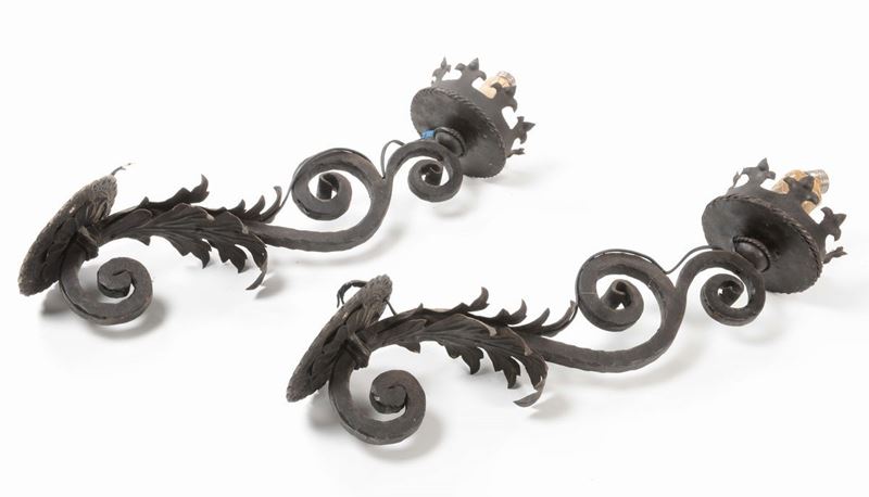 Due bracci in ferro, XIX secolo  - Asta Antiquariato - Cambi Casa d'Aste