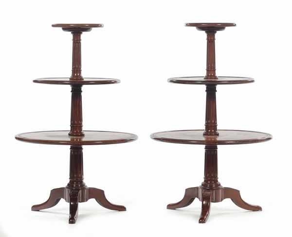 Coppia di servomuti a tre ripiani in legno, XIX secolo