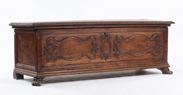 Cassapanca in noce, XIX-XX secolo