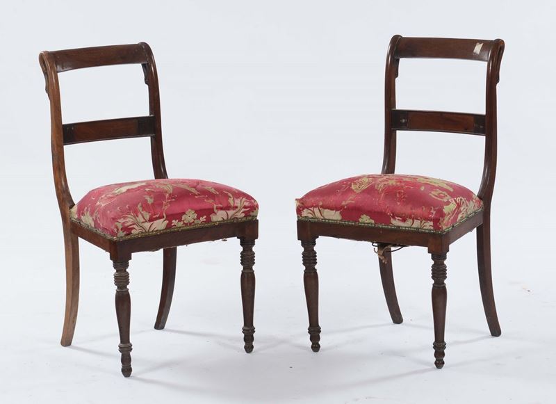 Coppia di seggioline in legno con seduta rossa  - Asta Antiquariato - Cambi Casa d'Aste