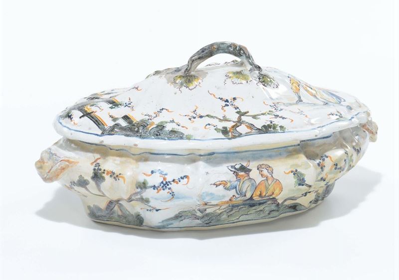 Zuppiera in maiolica policroma, XVIII secolo  - Auction Fine Art - Cambi Casa d'Aste