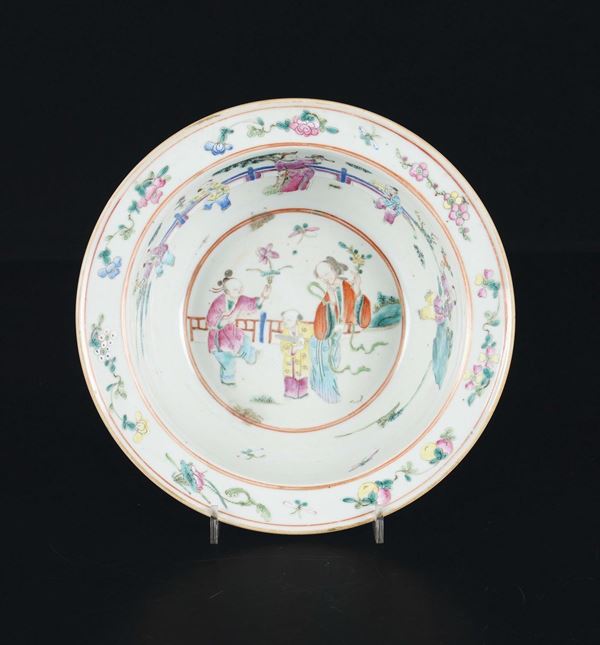 A Canton porcelain bowl with children, China, Qing Dynasty, late 19th century