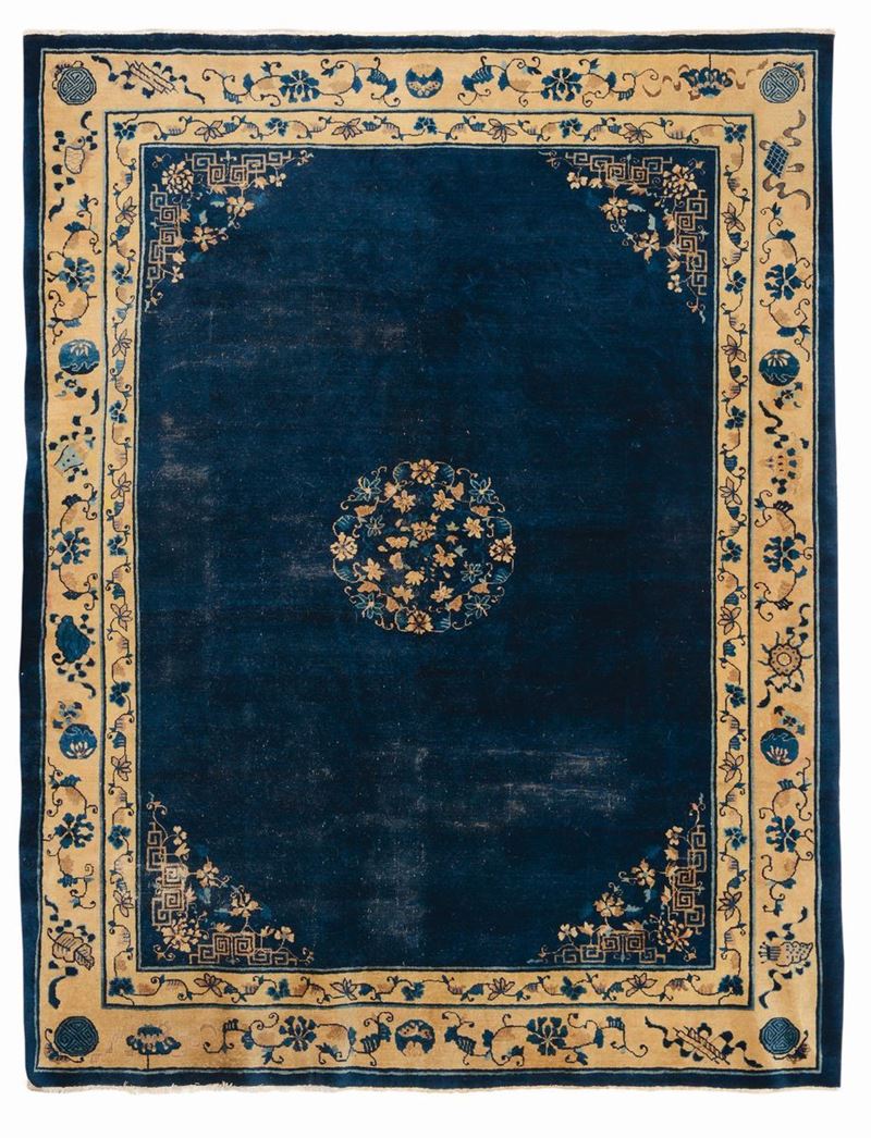 A Chinese rug, Beijng, late 19th century. Some low areas.  - Auction Fine Carpets - Cambi Casa d'Aste