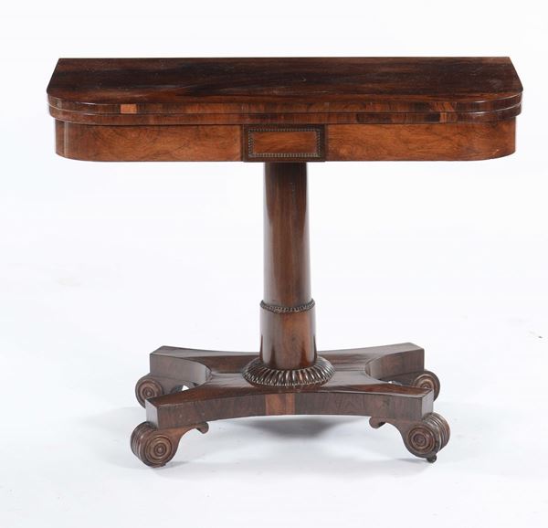 Tavolino Carlo X lastronato in mogano, XIX secolo