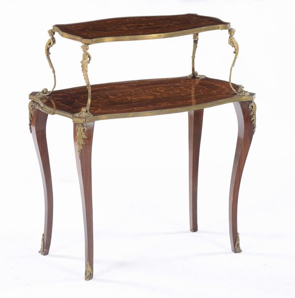 Tavolino a due ripiani in legno lastronato ed intarsiato, XIX secolo