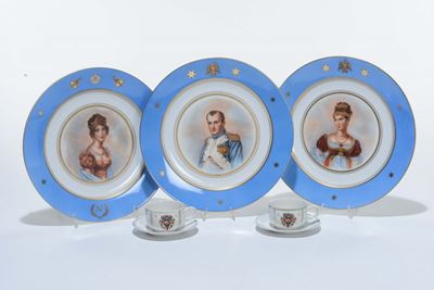 Tre Piatti Raffiguranti in Porcellana Napoleone
