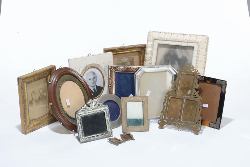 Lotto di portafoto in materiali diversi  - Asta Antiquariato - Cambi Casa d'Aste