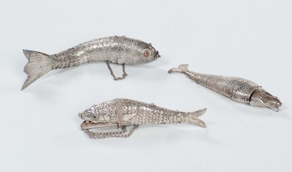 Lotto di tre pesci portaspezie in argento