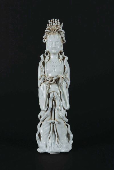 Figura di Guanyin in Porcellana Blanc De Chine, Cina, XX Secolo
