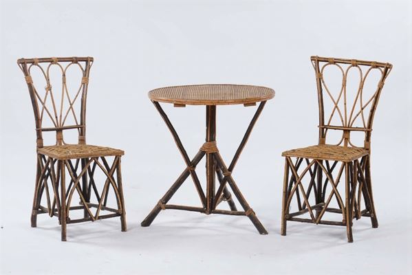 Tavolino e due sedie in legno e cannè, XX secolo