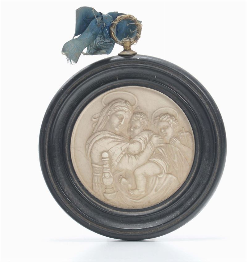Bassorilievo circolare in marmo con Madonna della Seggiola  - Asta Asta a Tempo Antiquariato - Cambi Casa d'Aste