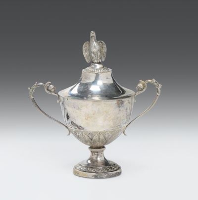Zuccheriera in Argento Fuso, Sbalzato e Cesellato, Firenze XIX Secolo, Punzoni in Uso dal 1832 al...