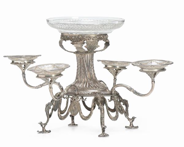 Centrotavola a quattro bracci in argento fuso, sbalzato e traforato, XX secolo