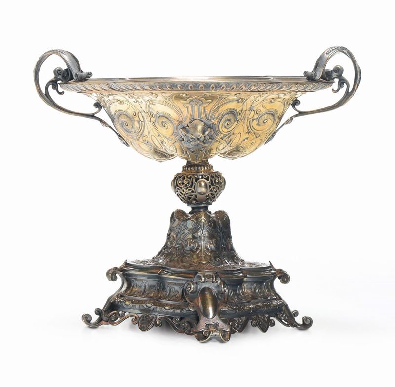 Centrotavola biansato in argento sbalzato, Francia XIX secolo  - Asta Antiquariato - Cambi Casa d'Aste