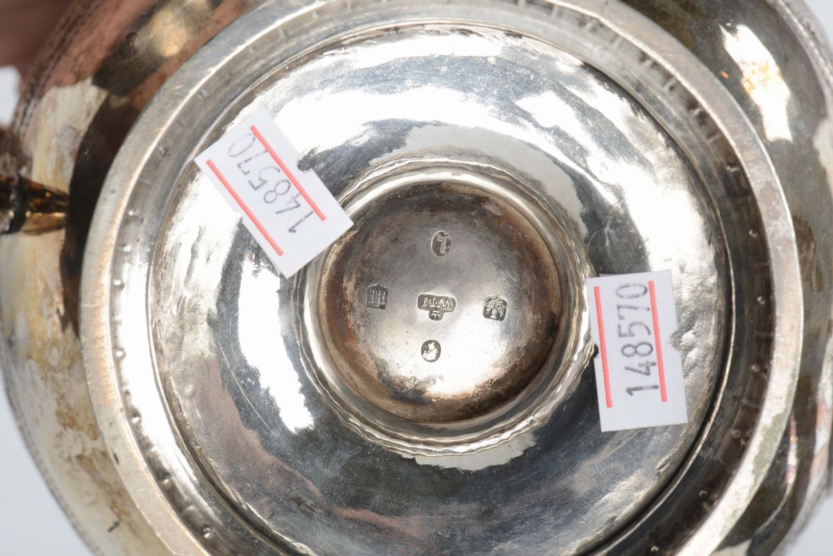 Teiera in Argento Inciso e Sbalzato, Francia XIX Secolo