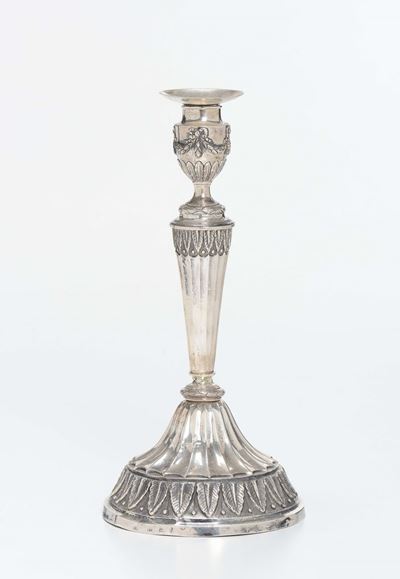 Candeliere Neoclassico in Argento Sbalzato, XIX Secolo