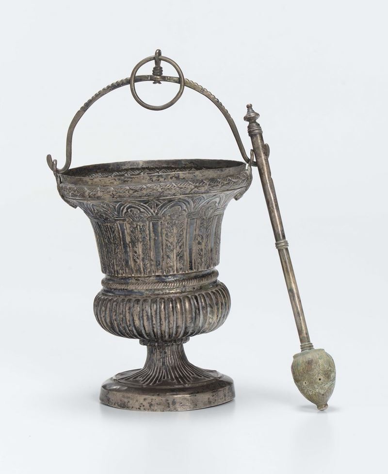Secchiello con aspensorio in argento sbalzato, XIX secolo  - Asta Antiquariato - Cambi Casa d'Aste