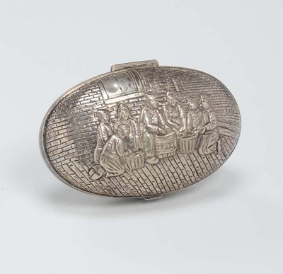 Scatola Bivalva Ovale in Argento Sbalzato, Inghilterra XIX-XX Secolo