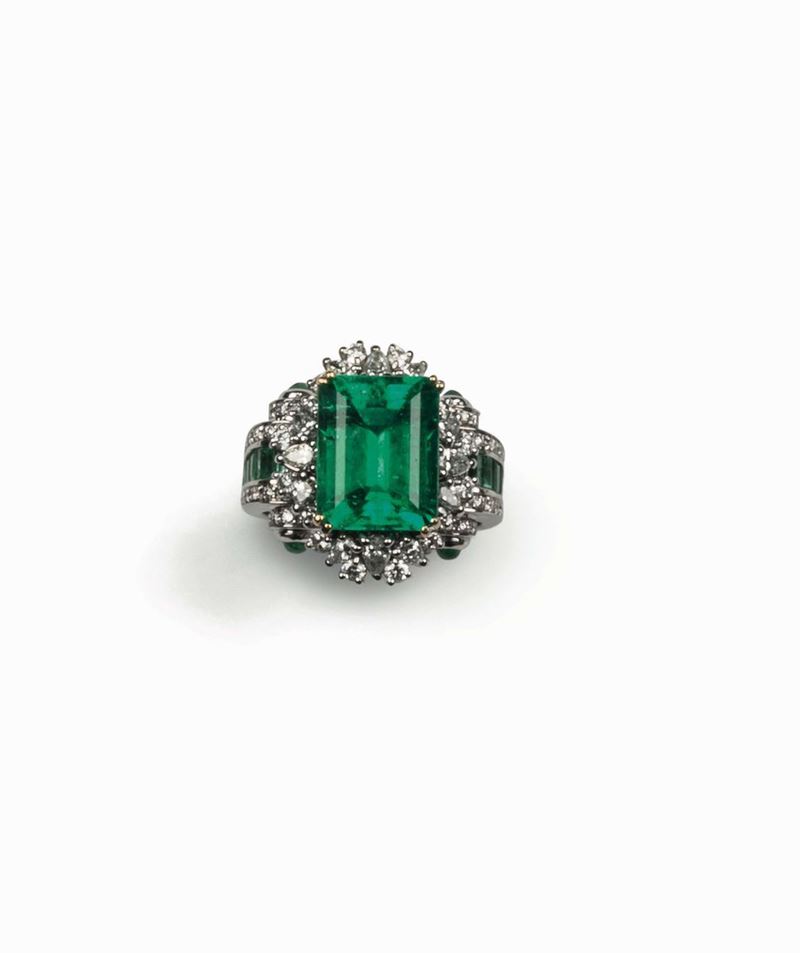 A Colombian emerald and diamond ring. R.A.G report  - Auction Fine Jewels - I - Cambi Casa d'Aste