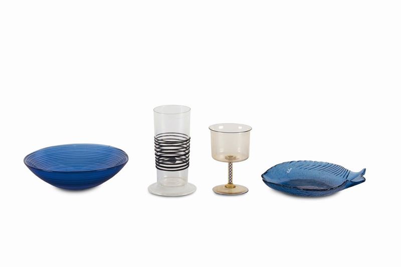 Lotto composto da due bicchieri in vetro di Murano e due ciotole in vetro stampato.  - Auction 20th Century Decorative Arts - I - Cambi Casa d'Aste