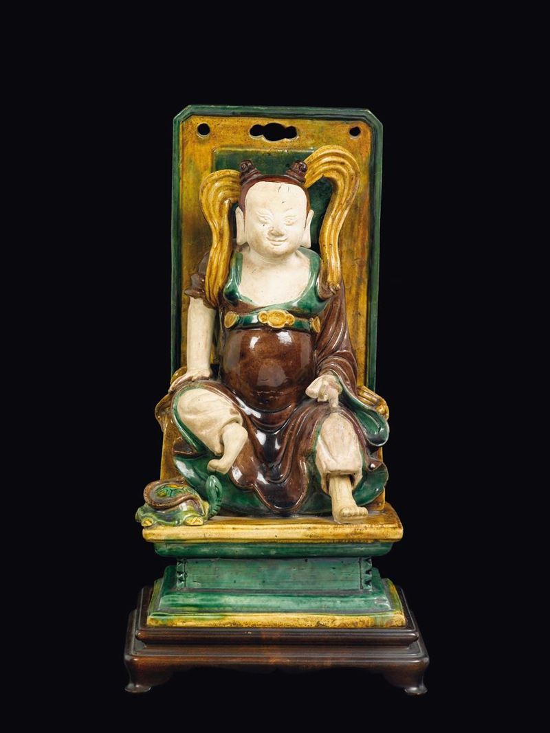 Figura di saggio seduto in terracotta a smalti Sancai, Cina, Dinastia Ming, fine XVII secolo  - Asta Fine Chinese Works of Art - Cambi Casa d'Aste