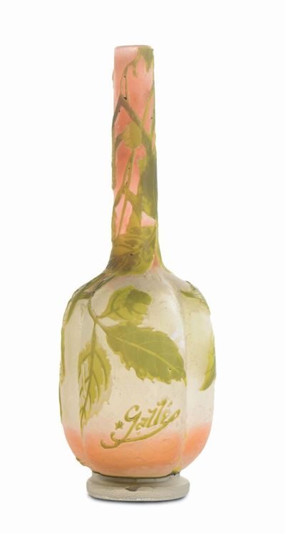 Émile Gallé, Vaso soliflore in vetro a cammeo con decoro floreale (Nancy, 1900 ca.)