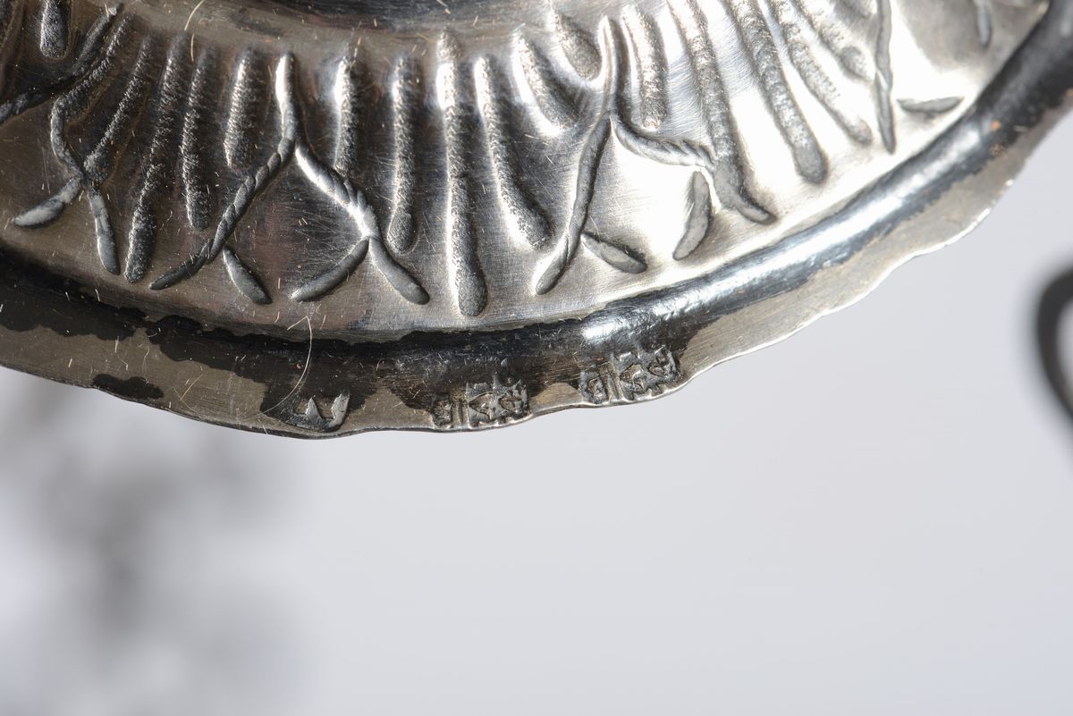 Lampada Pensile in Lastra D’argento Sbalzata, Napoli Punzone Corporativo di Città, 1740, Punzone ...