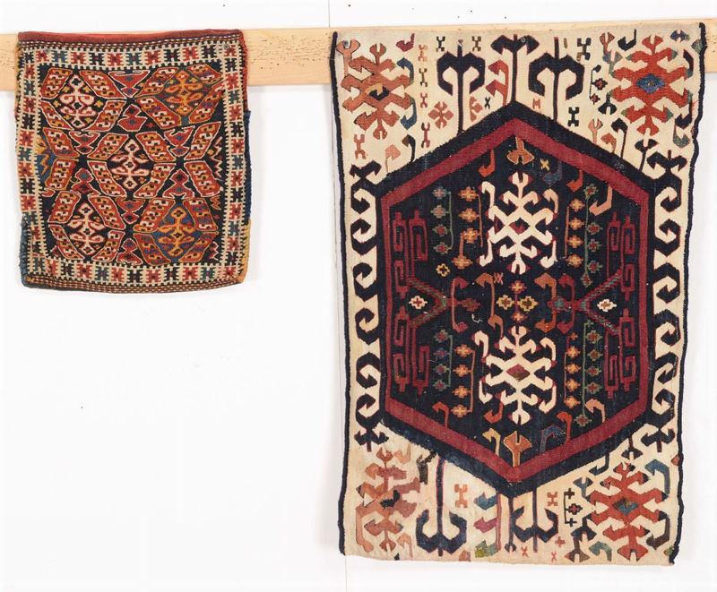 Lotto composto da una sacca caucasica ed un frammento di kilim caucasico  - Auction Ancient Carpets - Cambi Casa d'Aste