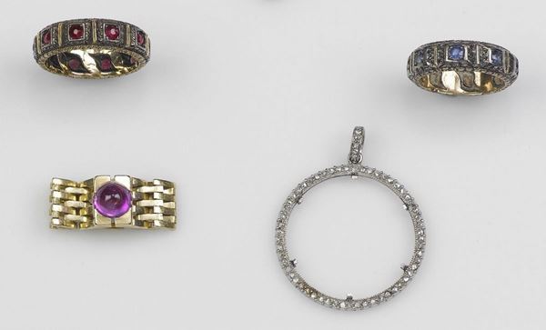 Lot composed by three rings and a piece of pendant