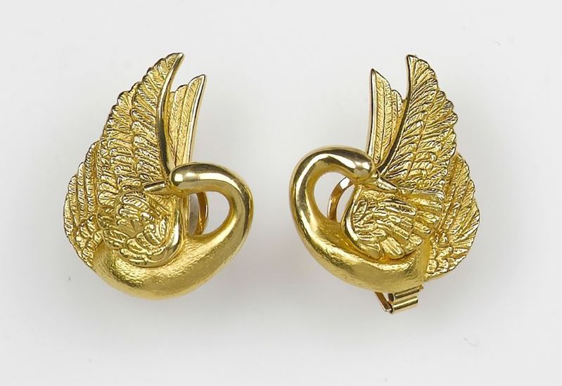 A pair of gold earrings  - Auction Fine Art - Cambi Casa d'Aste