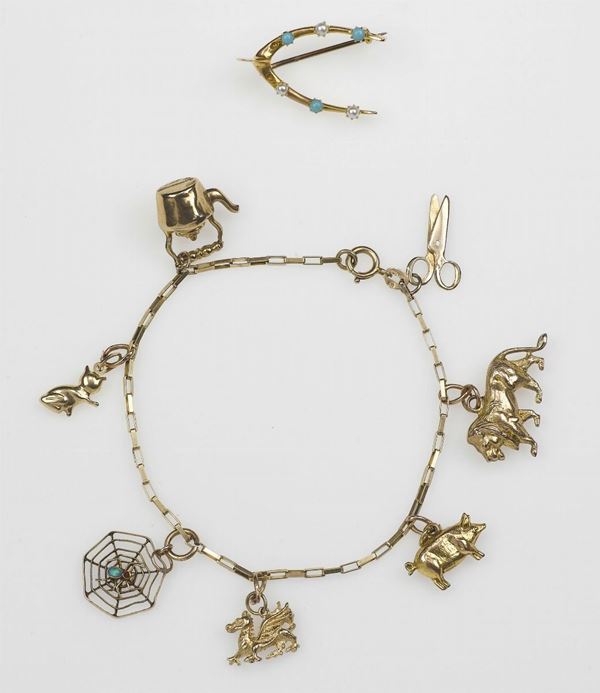 Lot composed by a gold brooch and a gold bracelet